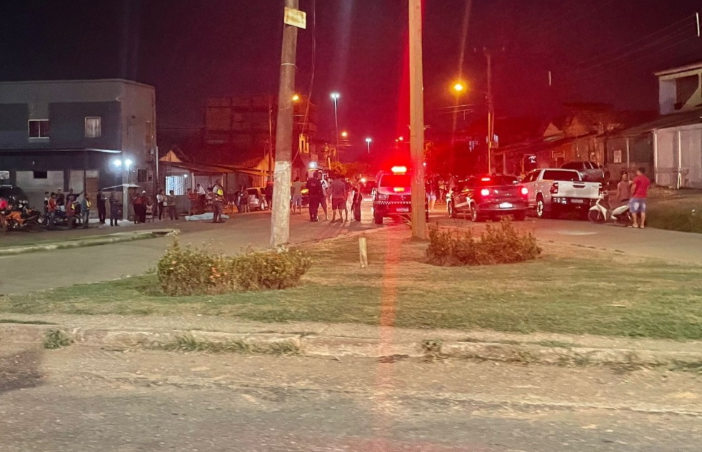 Dupla da moto executa “alvo” em posto de combustível de Marabá
