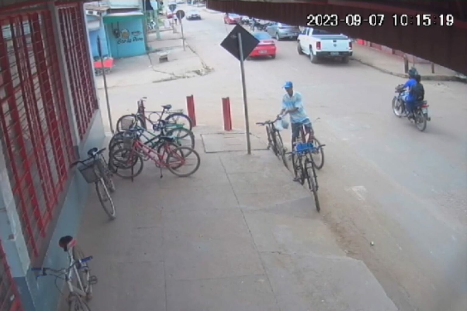 Vídeo: câmeras de segurança registram furto em supermercado de Marabá