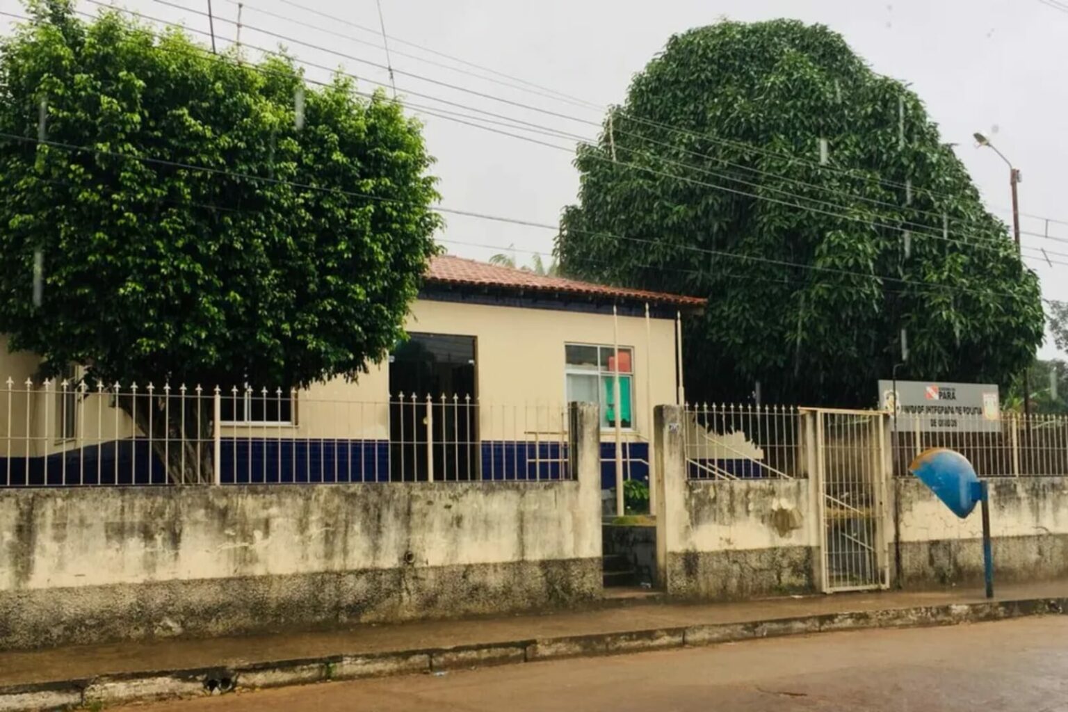 Homem quebra portas e ameaça matar populares com machado em Óbidos