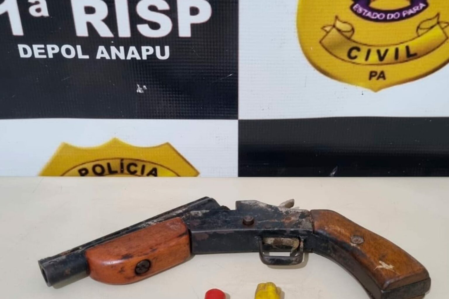 Dupla é presa por posse ilegal de arma de fogo em Anapu