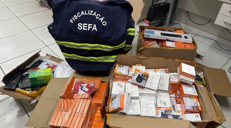 Sefa apreende R$ 94 mil em equipamentos tecnológicos escondidos em caminhão
