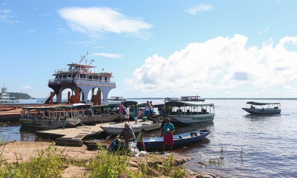 Manaus decreta emergência devido à seca no Rio Negro