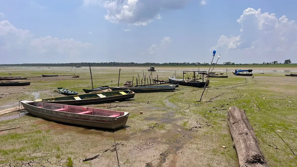 Maior seca da história transforma rios em estradas no Amazonas