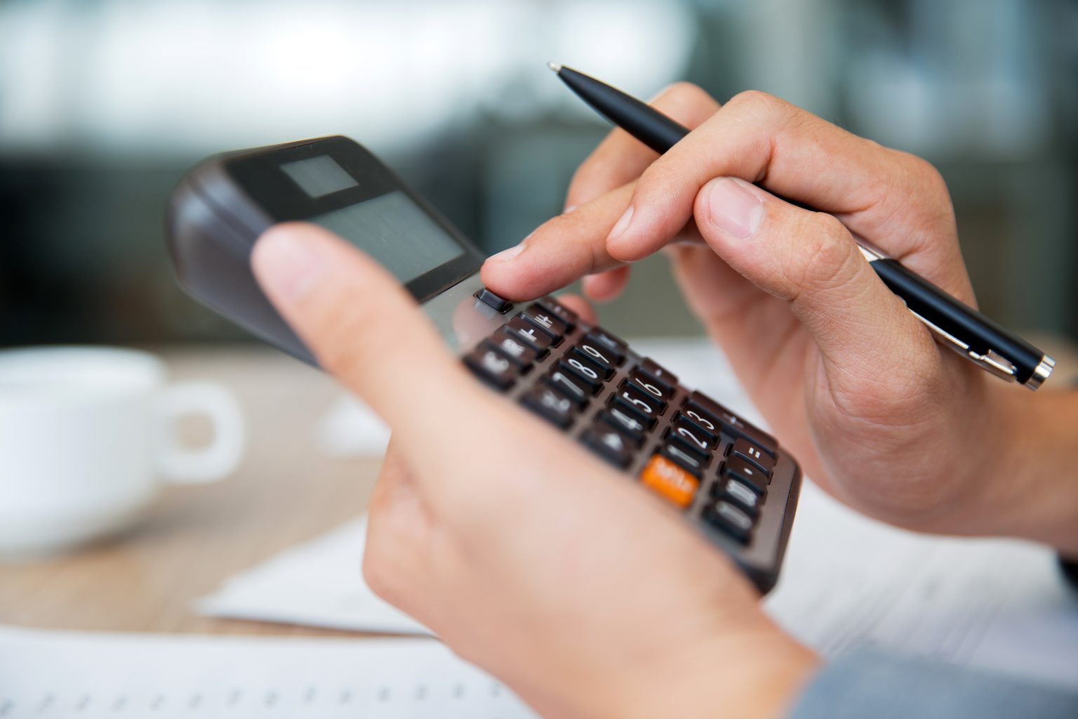 Serasa faz feirão para renegociar dívidas com até 99% de desconto