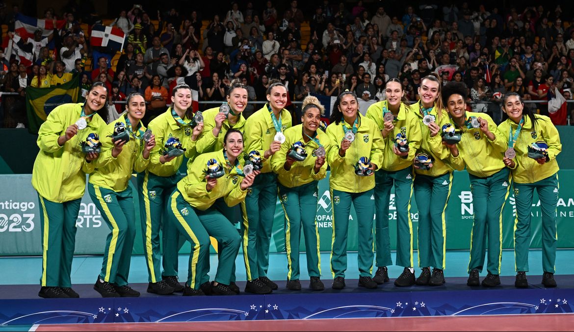 Seleção brasileira garante prata pan-americana no vôlei feminino