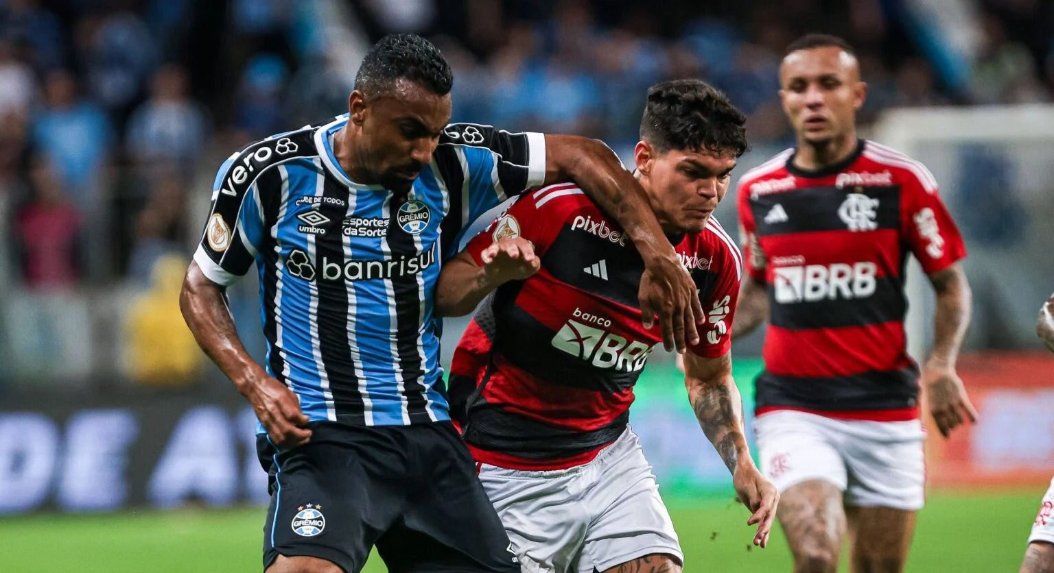 Flamengo leva virada do Grêmio e desperdiça chance de assumir a vice-liderança do Brasileirão