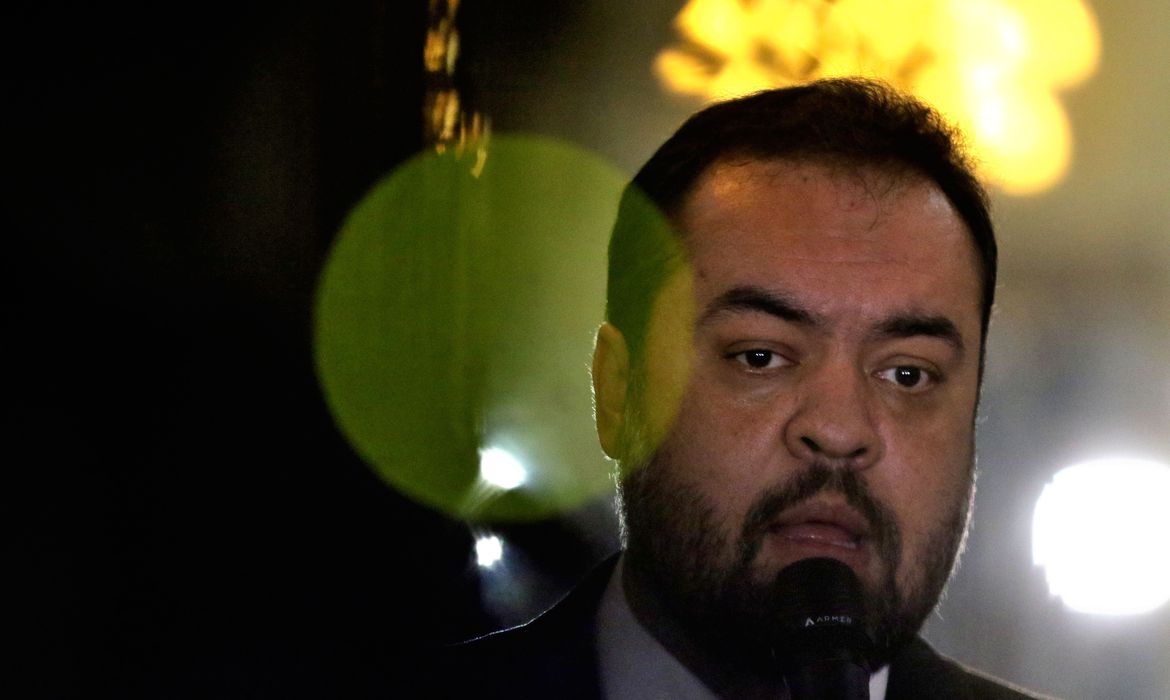 Governador do Rio descarta motivação política no assassinato de médicos