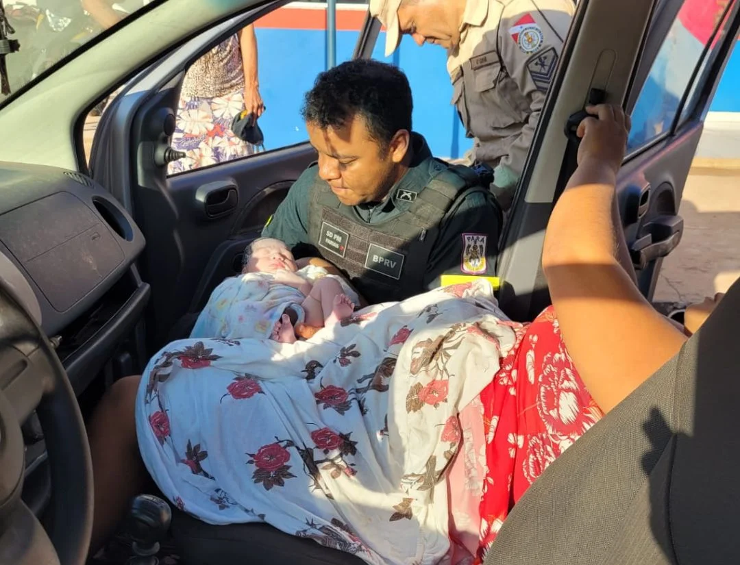 Policiais fazem parto de emergência dentro de carro no Pará
