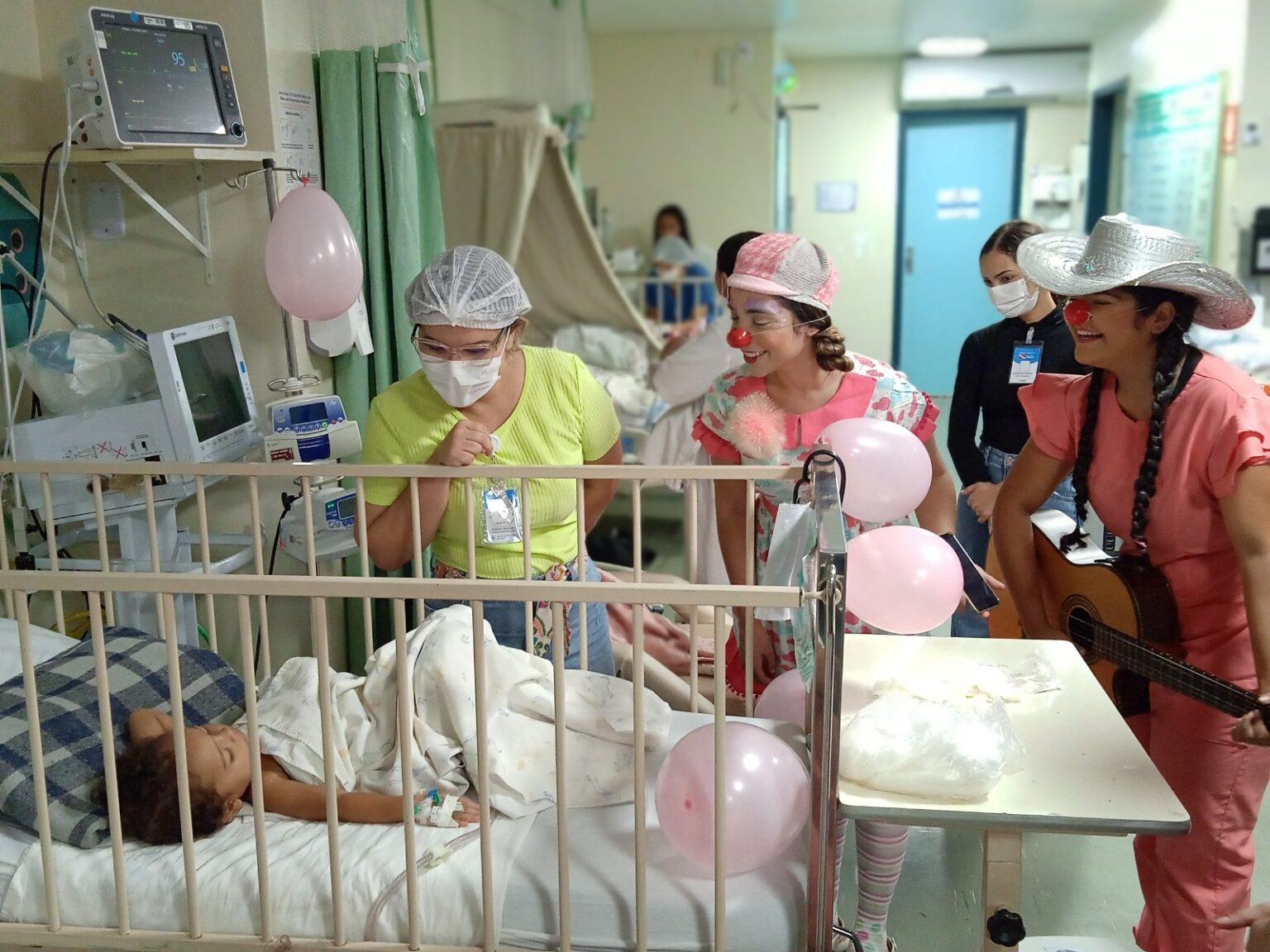 Hospital Regional de Marabá adota terapia do riso com palhaços voluntários