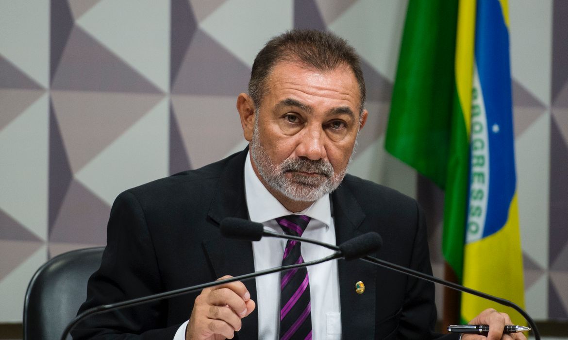 Ex-senador acusado de matar a esposa e estuprar a filha é preso em Goiás