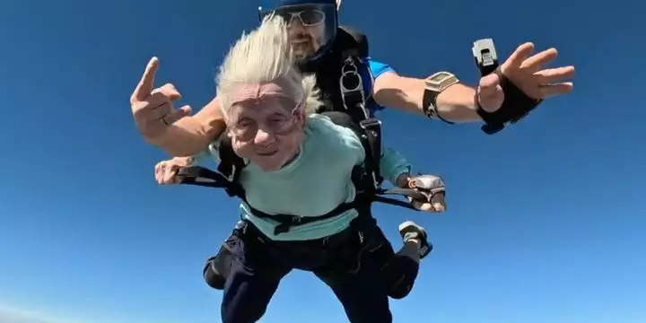 Paraquedista de 104 anos morre dias depois de bater recorde