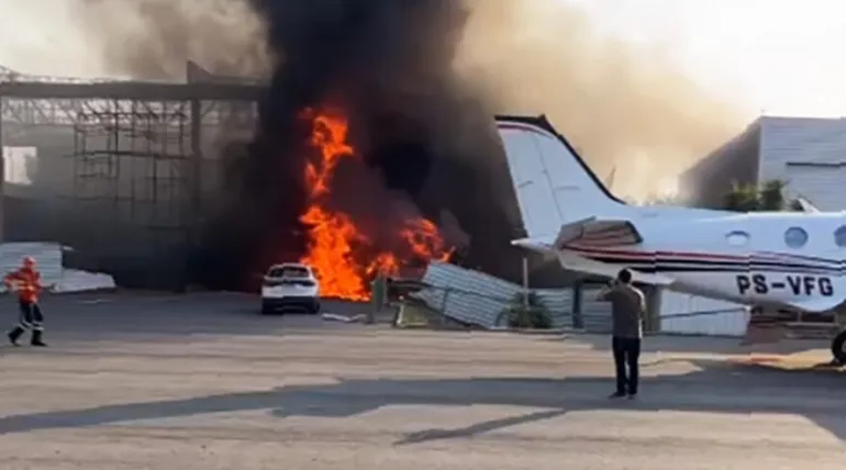 Avião bate no chão, derrapa e explode em pista de aeroporto em MT