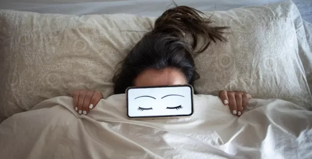 Como comer tarde ou dormir pouco pode afetar sua saúde