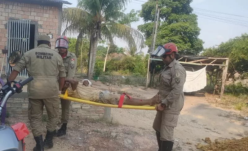 Cavadeira cai sobre trabalhador em Itaituba