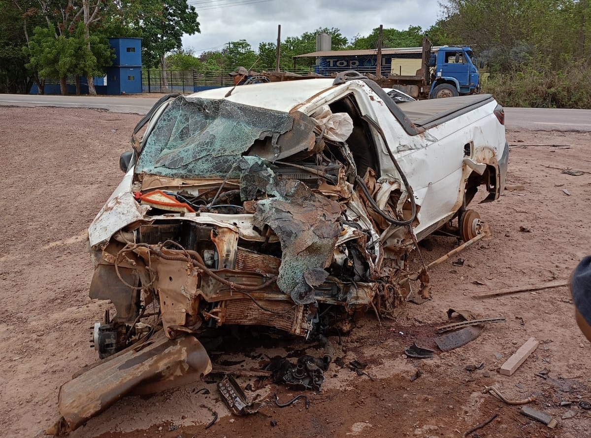 Grave acidente deixa jovem morto e outro ferido em Tailândia