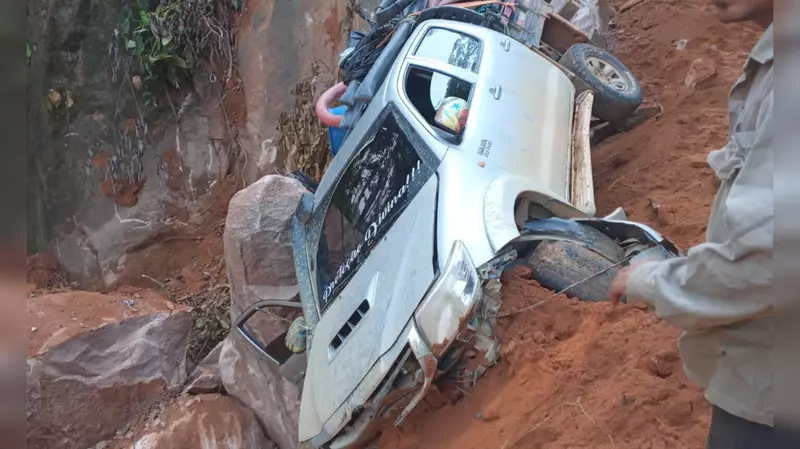 Vídeo: motorista perde controle e cai em barranco no Pará