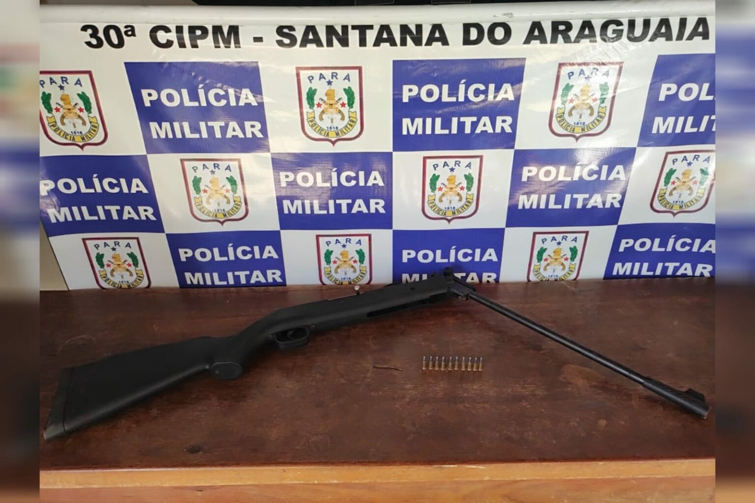 Motociclista é preso ao ser flagrado com arma de fogo Santana do Araguaia