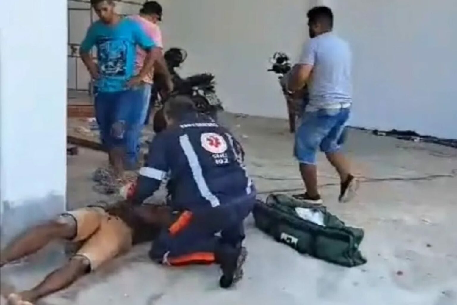 Trabalhador fica ferido após cair de telhado em Santarém