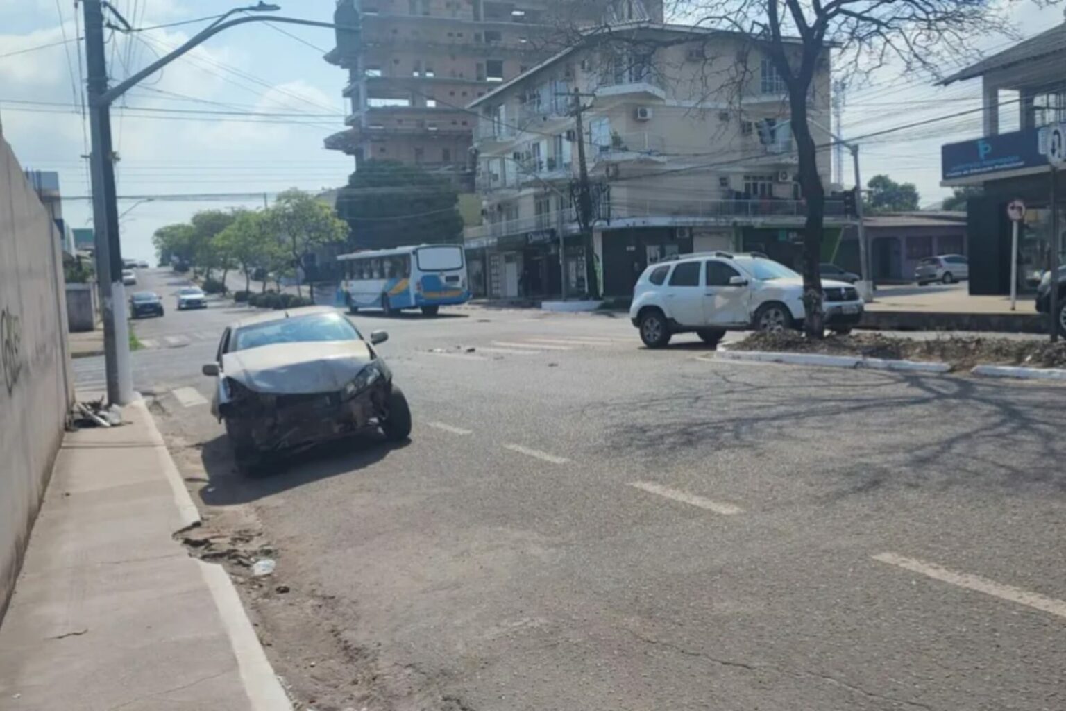 Colisão entre dois veículos causa danos materiais em Santarém