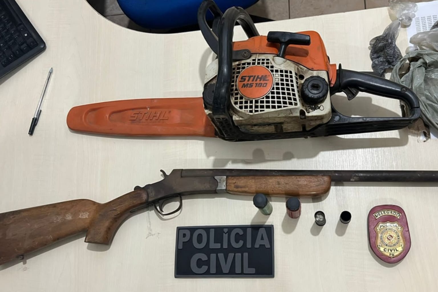 PC apreende arma de fogo e motosserra no Pará