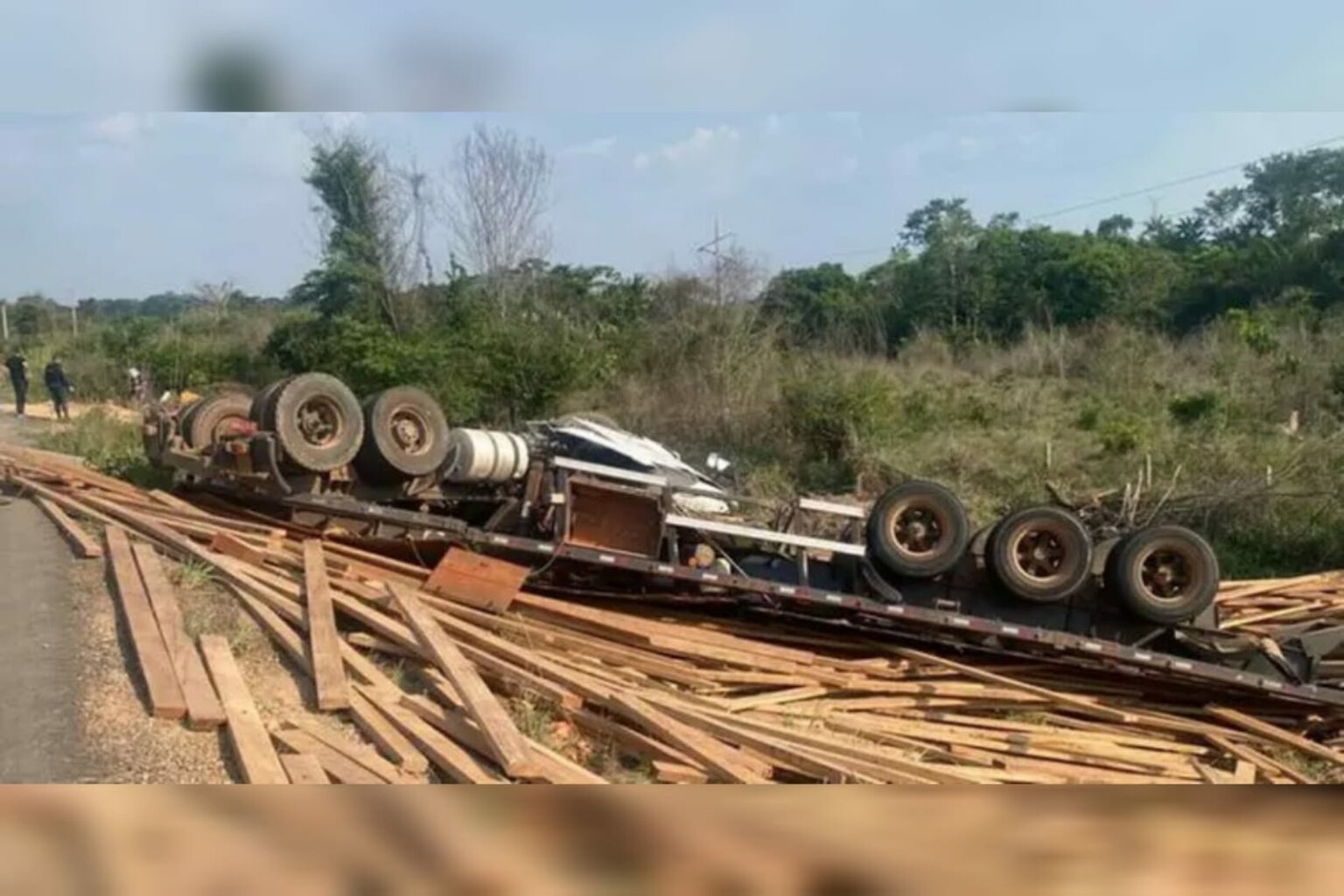Motorista de carreta morre após veículo tombar na PA-279