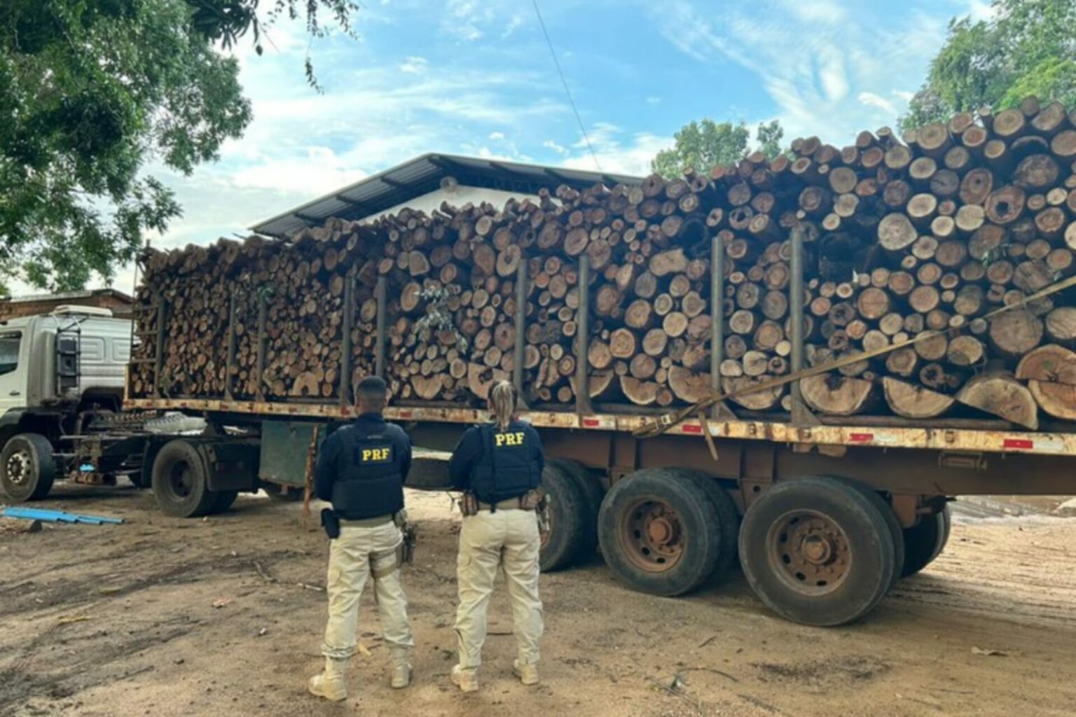 PRF apreende 45 m³ de madeira ilegal em Marabá