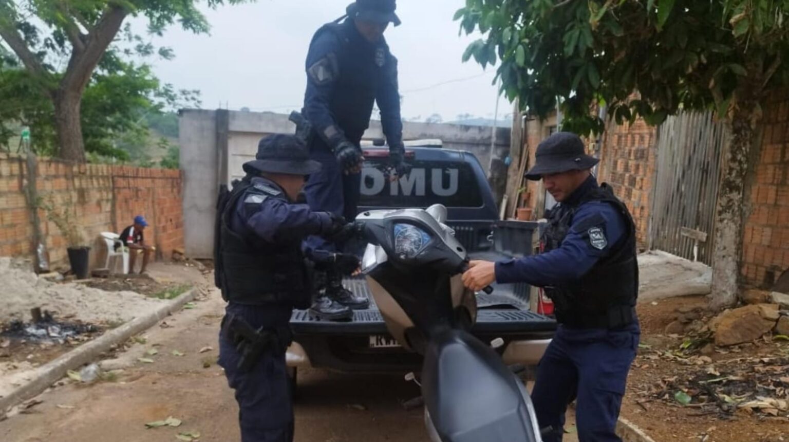 PM apreende adolescente que enfiou faca nas costas do padrasto