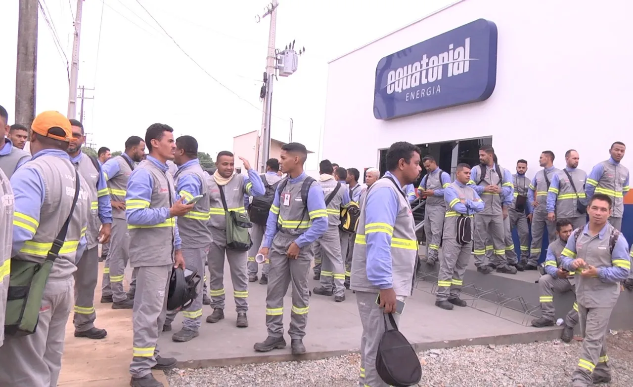 Funcionários de terceirizada da Equatorial fazem protesto em Marabá