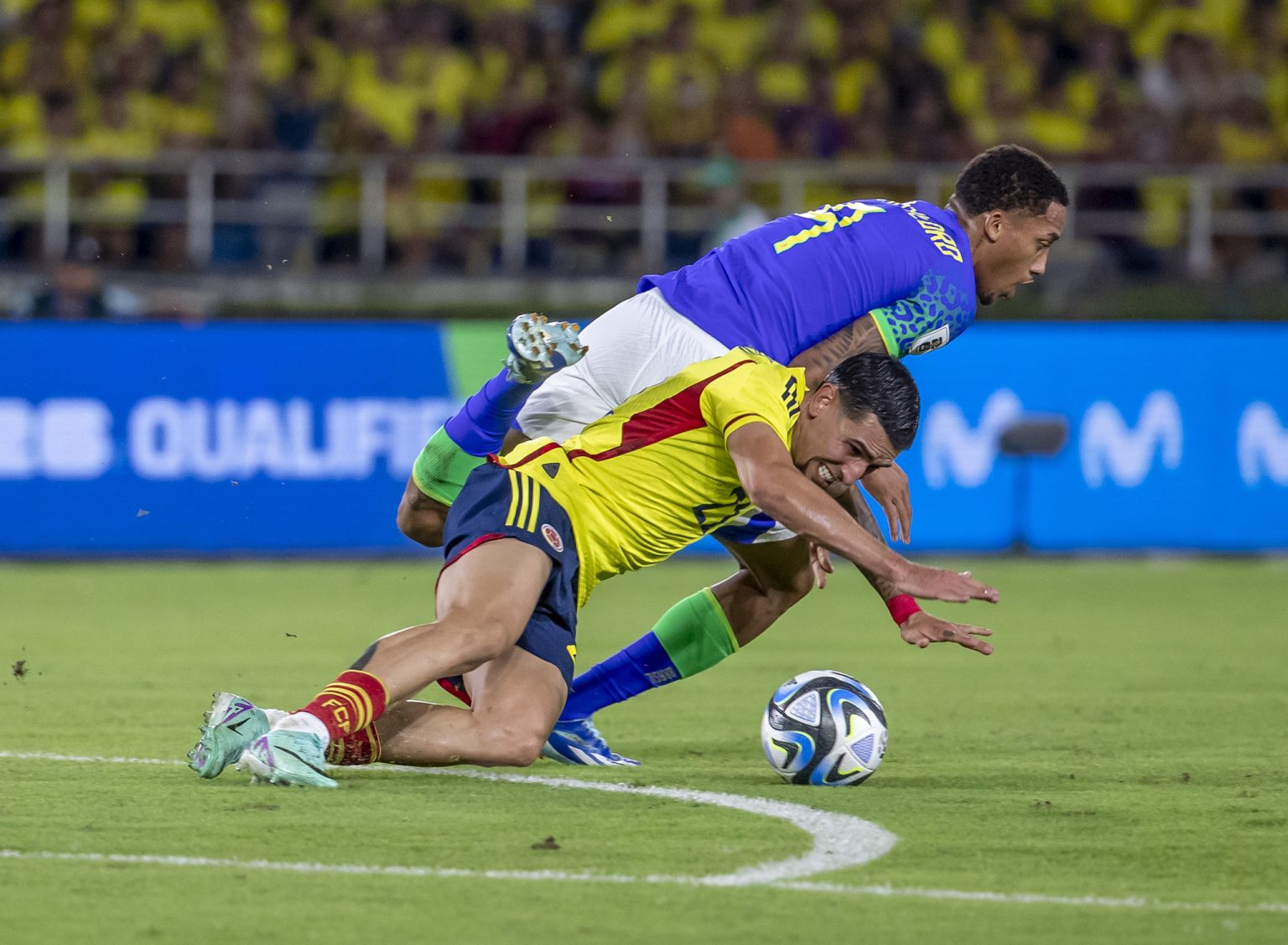 Brasil dá vexame, toma virada e despenca nas Eliminatórias