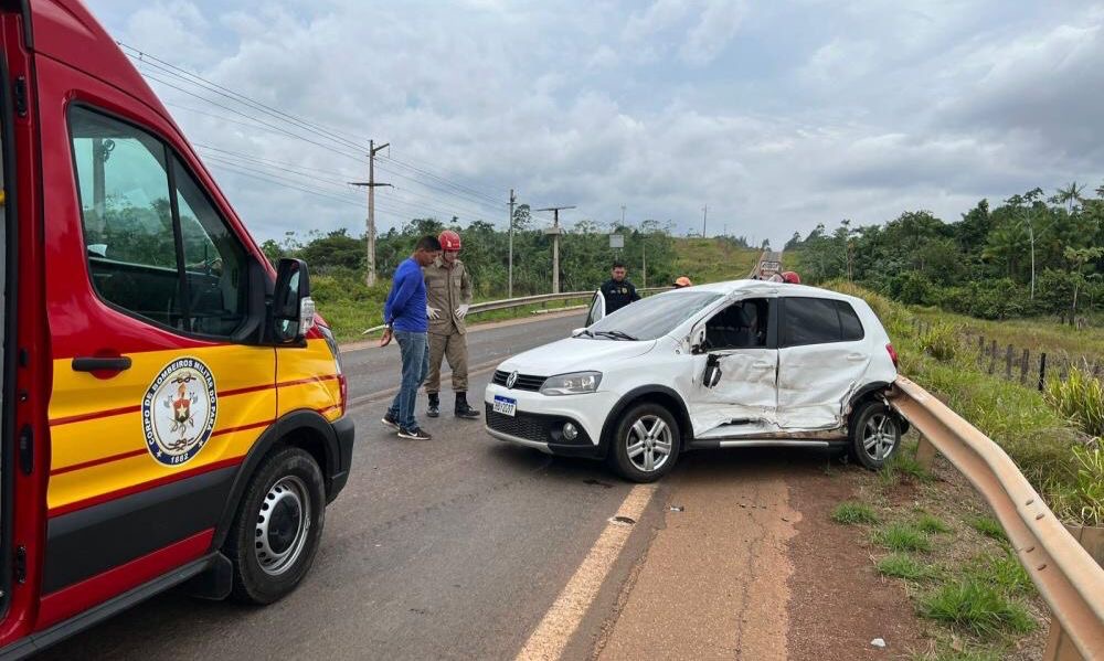 Motorista fica ferido após ser atingido por carreta em Altamira