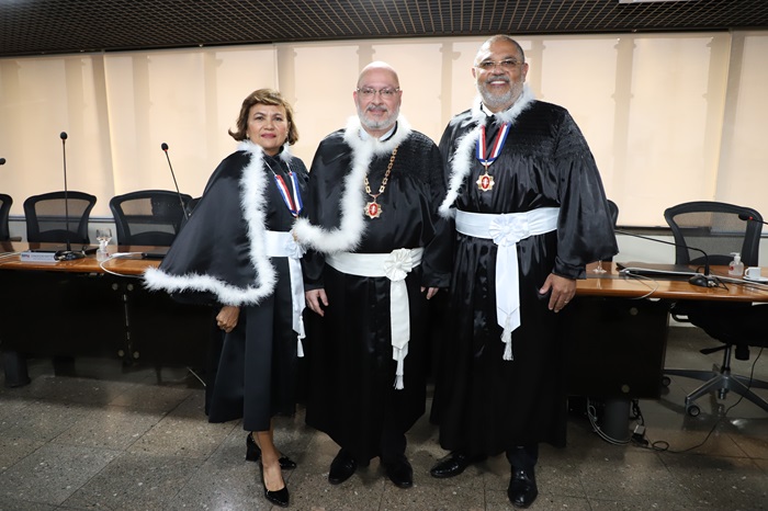 Roberto Souza e Joana Coutinho são empossados procuradores de Justiça do MPPA