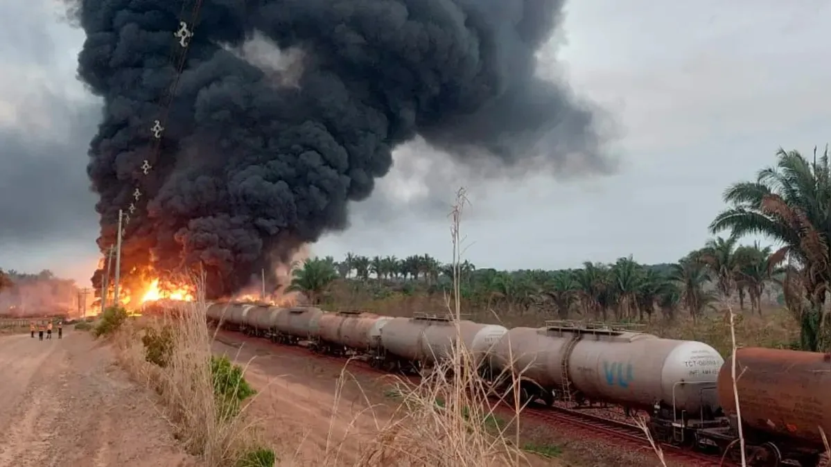 Trem da Vale pega fogo na Estrada de Ferro Carajás