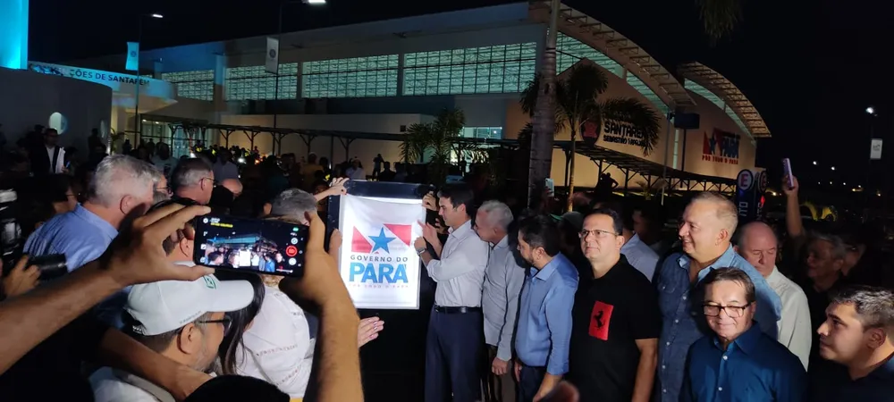 Governador do Pará entrega Centro de Convenções em Santarém