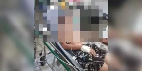 Vomitou e urinou preto, diz mãe de menino forçado a comer lagartixa