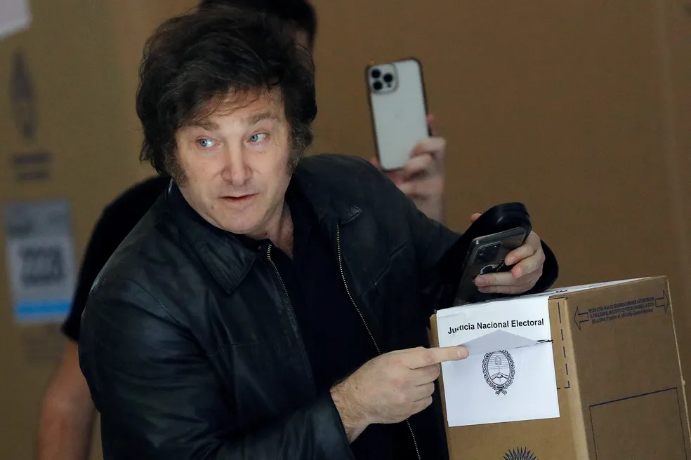 Com 55,95% dos votos, Javier Milei é eleito presidente da Argentina