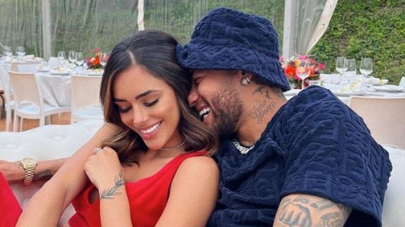 Bruna Biancardi confirma fim de relacionamento com Neymar