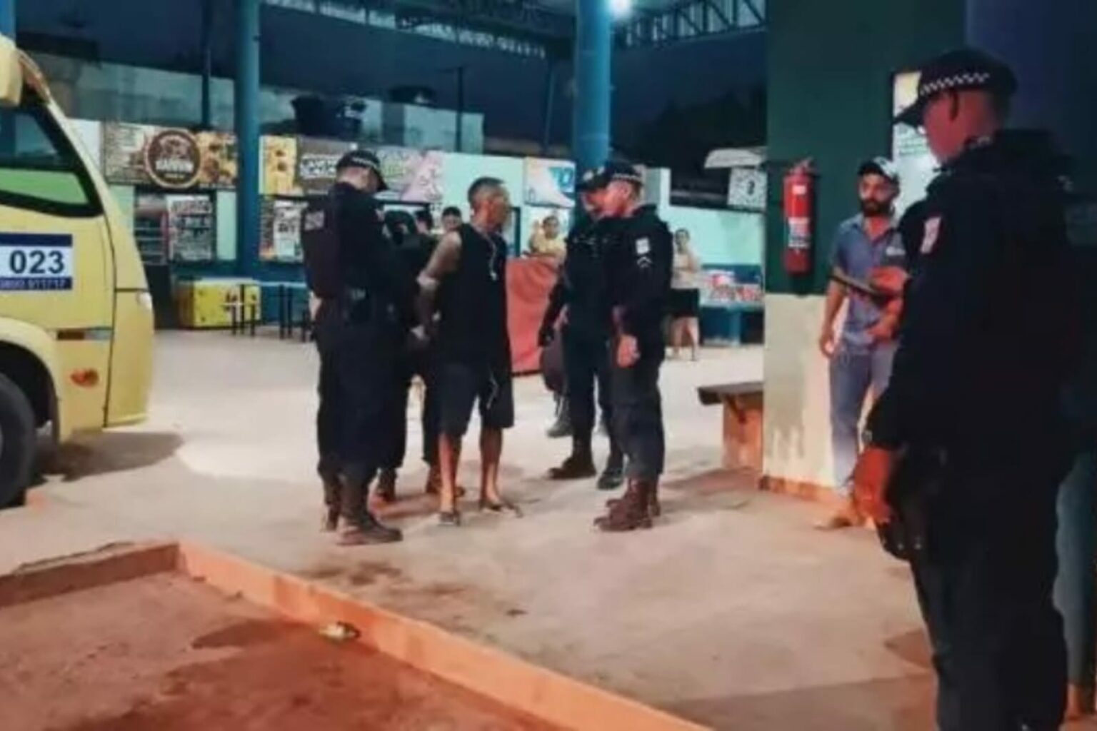 Foragido por homicídio é preso dentro de ônibus em Pacajá