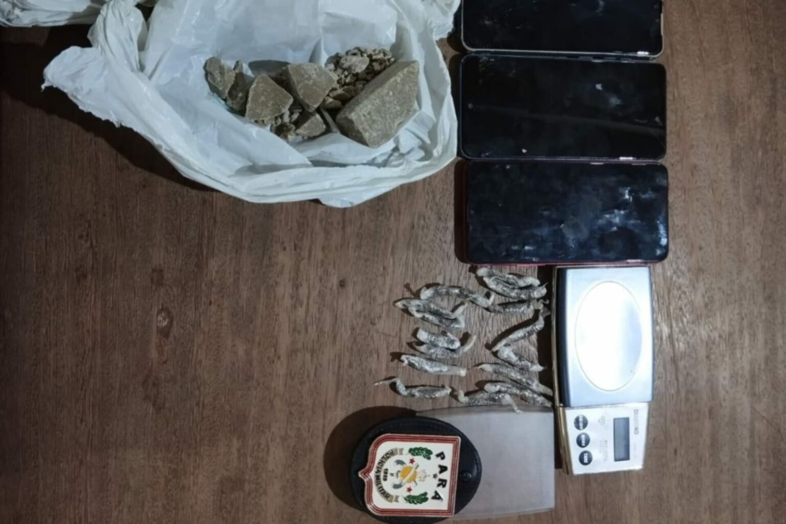 Dupla é presa com porções de maconha e crack em Tucuruí