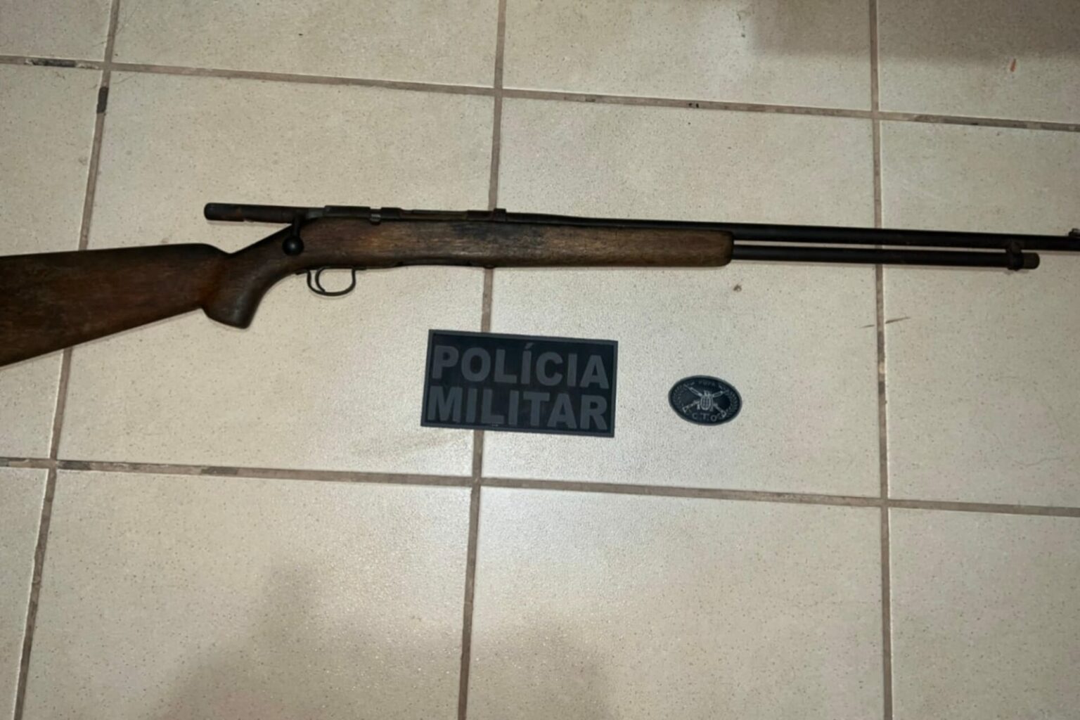 PM prende dupla por posse ilegal de arma de fogo no Pará
