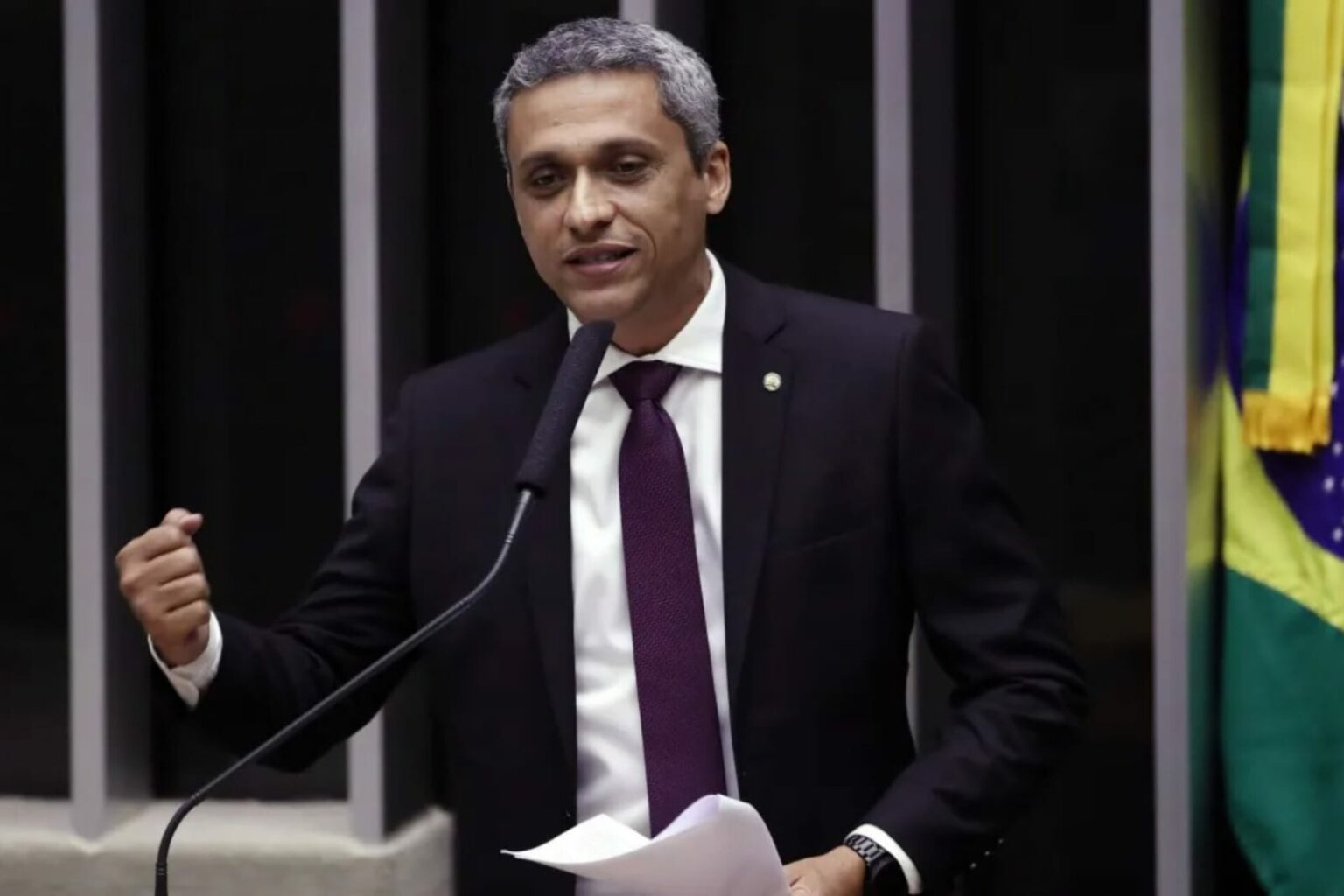 PGR denuncia deputado por racismo contra Silvio Almeida e injúria contra Lula