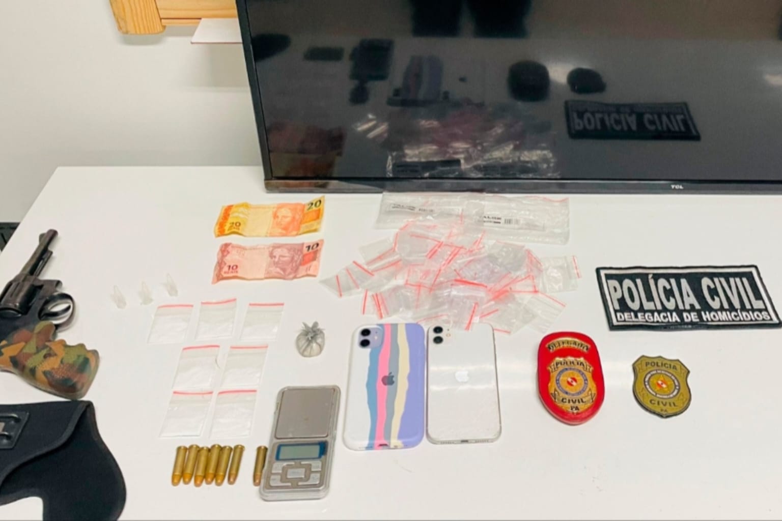 Casal é preso com drogas e arma de fogo em Redenção