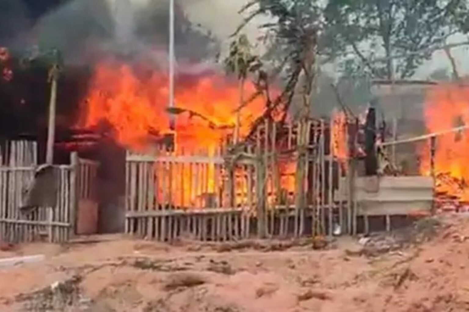 ​Casa de madeira é destruída pelo fogo no Pará