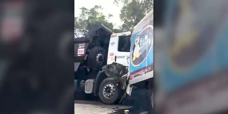 Colisão entre caminhões mata três pessoas no Pará