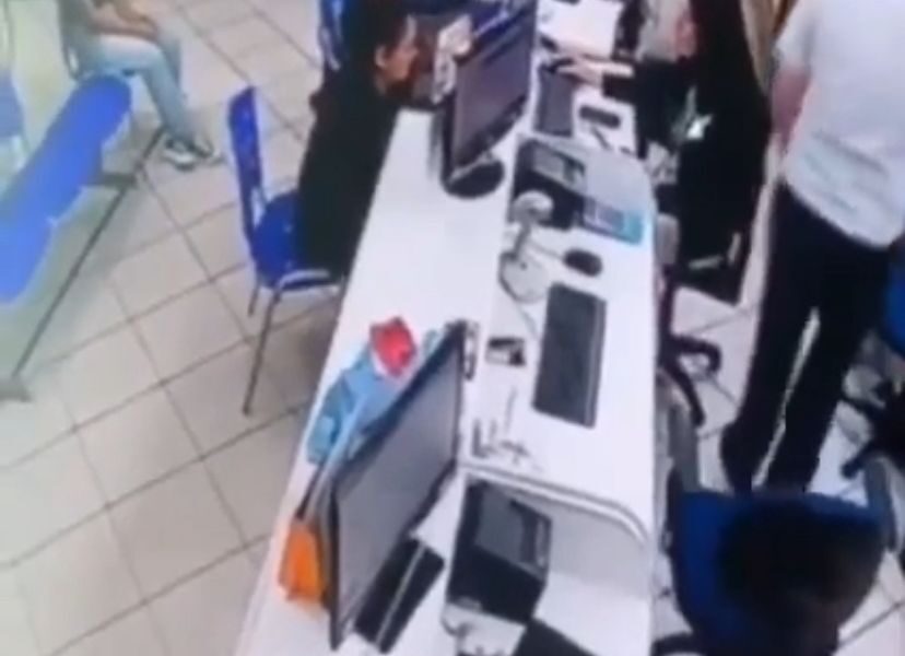 Cadeira ‘explode’ dentro de loja e assusta funcionários; assista