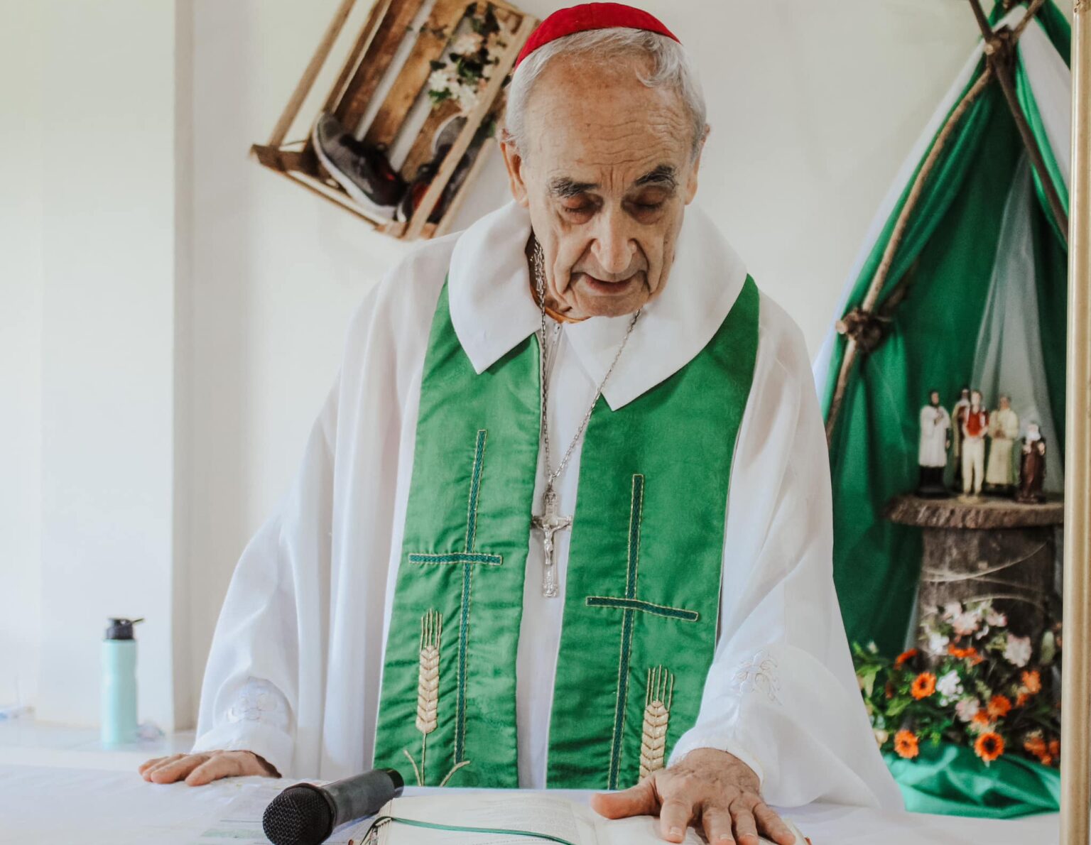 Vaticano ordena que bispo deixe o Marajó e fique confinado em Belém