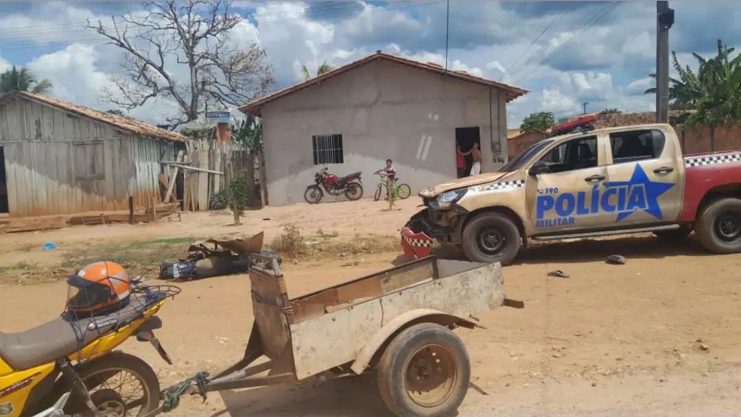 Viatura da PM colide com motociclista enquanto perseguia suspeitos em Itupiranga