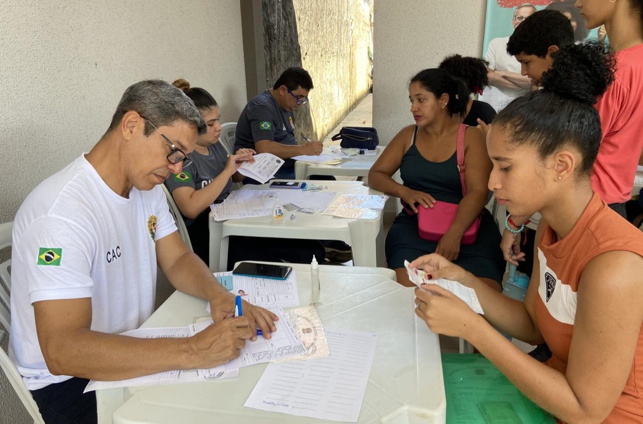Instituto da Juventude leva cidadania à população do bairro Liberdade