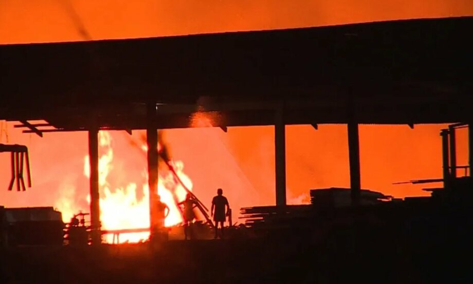 Madeireira é atingida por incêndio de grandes proporções no Pará