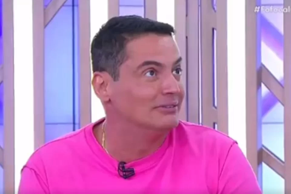 Leo Dias ameaça deixar programa após matéria sobre traição