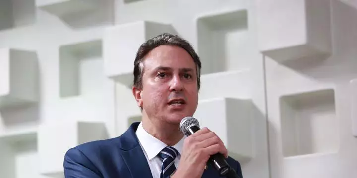 Ministro da Educação anuncia que não permitirá licenciaturas totalmente em EAD